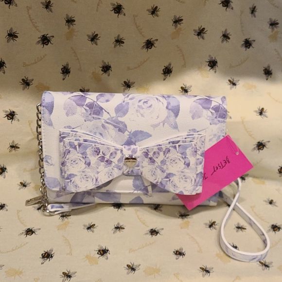Betsey Johnson Handbags - Betsey Johnson Crossbody